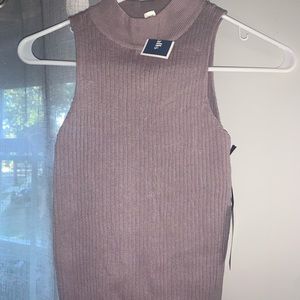 Sleeveless turtleneck